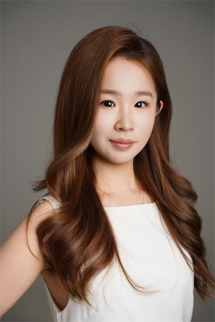 Portrait of Sera Chi, founder of Sera-Chem